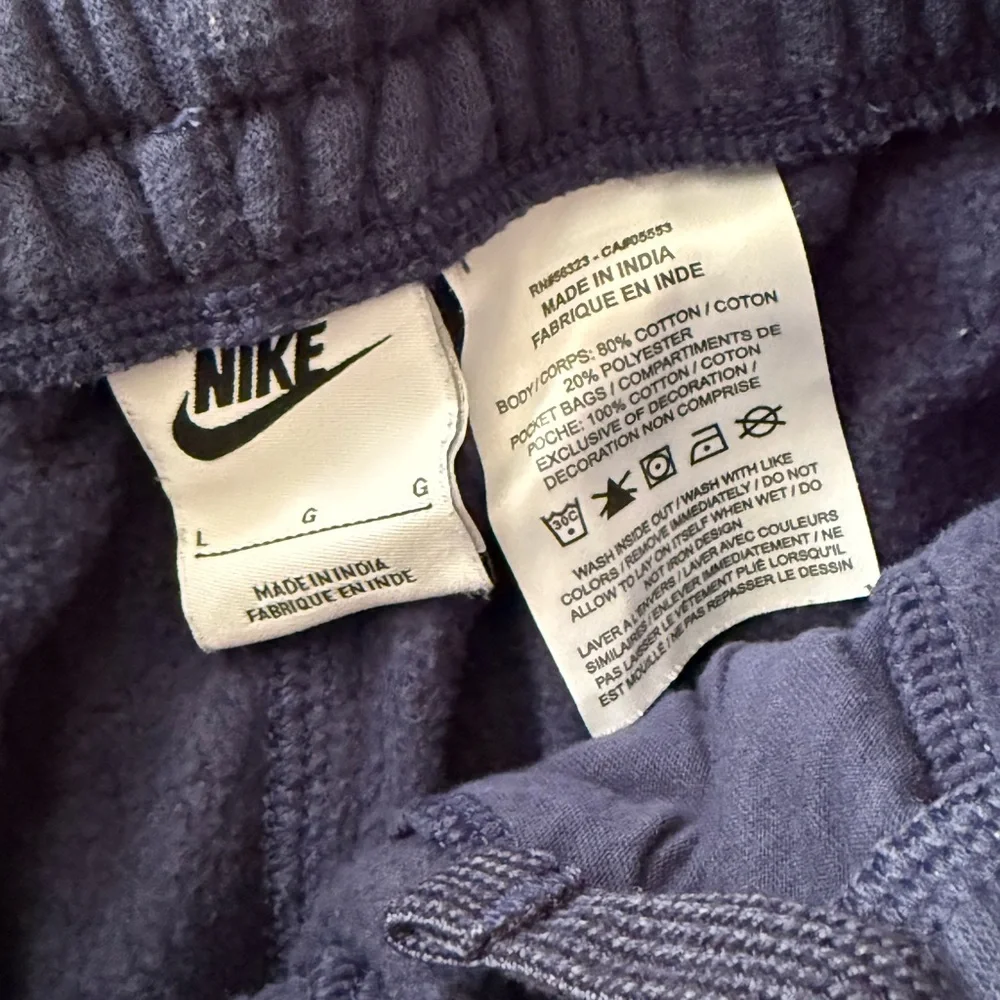Boys Nike Sweat Pants T shirts and Jacket Set (Great for sizing up on a budget!) - Picture 9 of 13